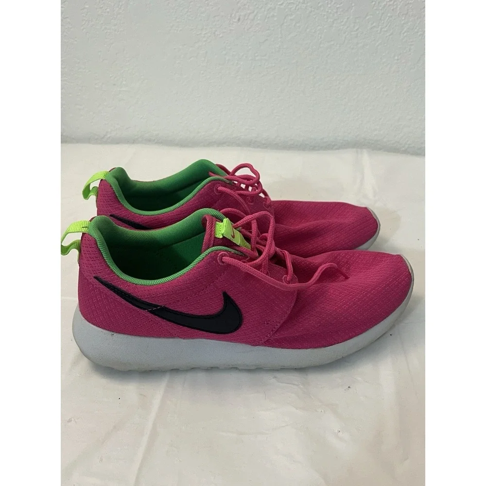 NIKE ROSHE RUN SHOES 599729-607 PINK BLACK GREEN Size 7Y GSG Womens 8.5 Low Top